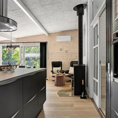 בית נופש Beautiful In With Sauna